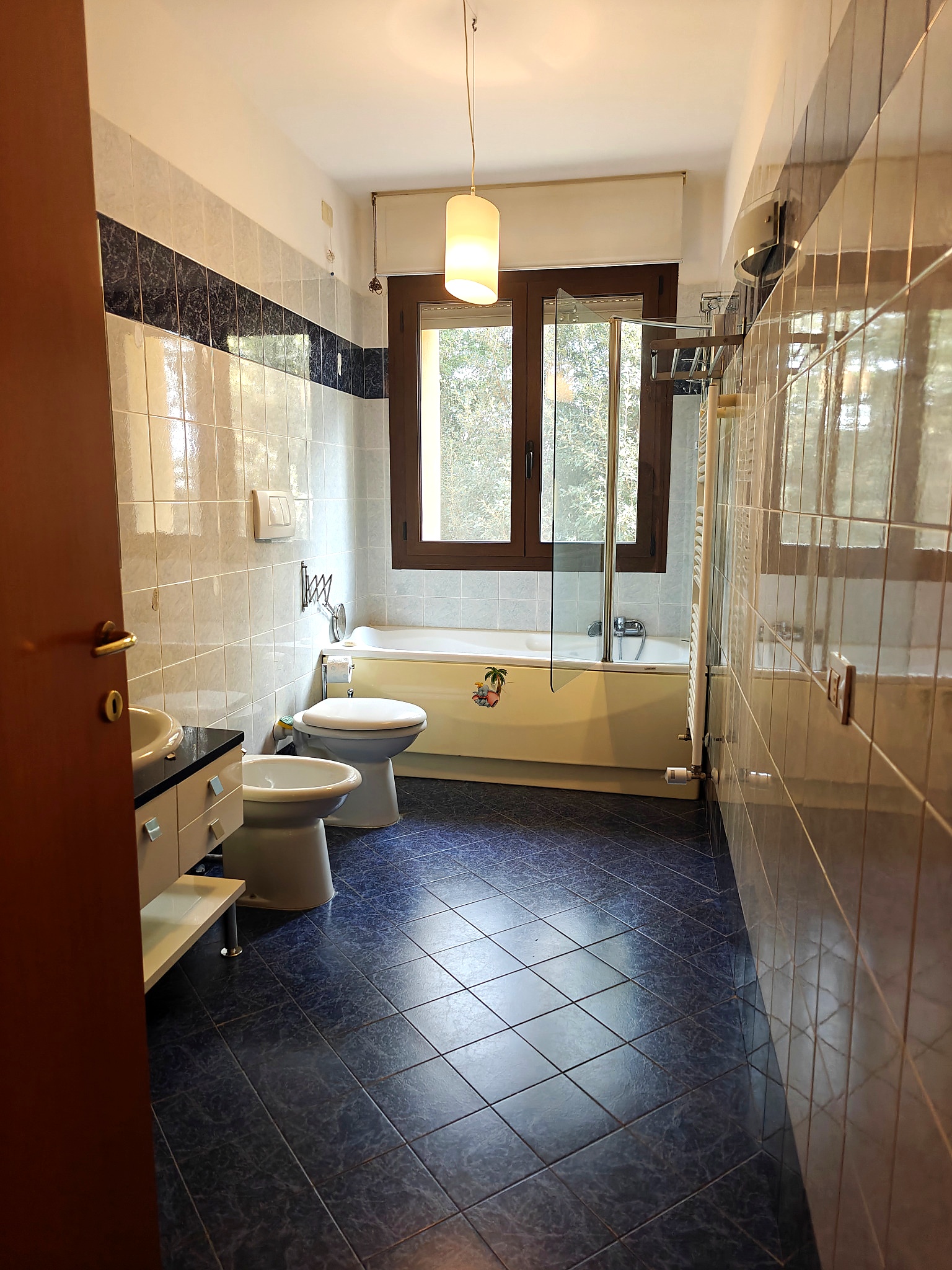 Bagno con vasca idromassaggio
