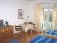 Zimmer mit Balkon