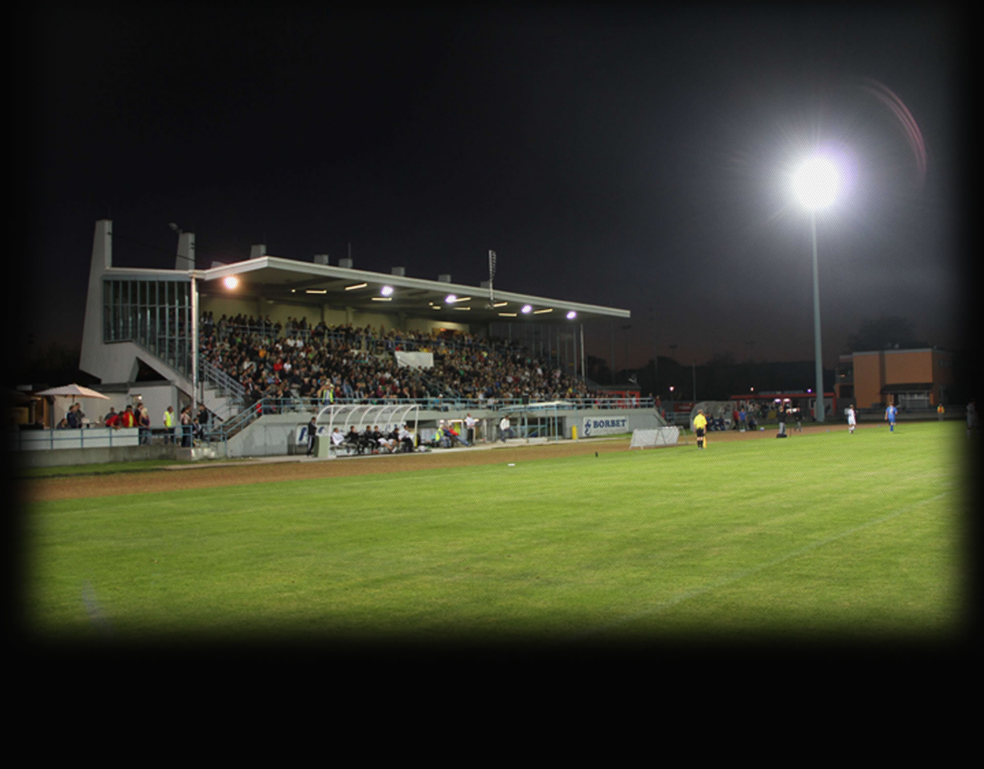 Sportplatz FC Braunau bei Nacht