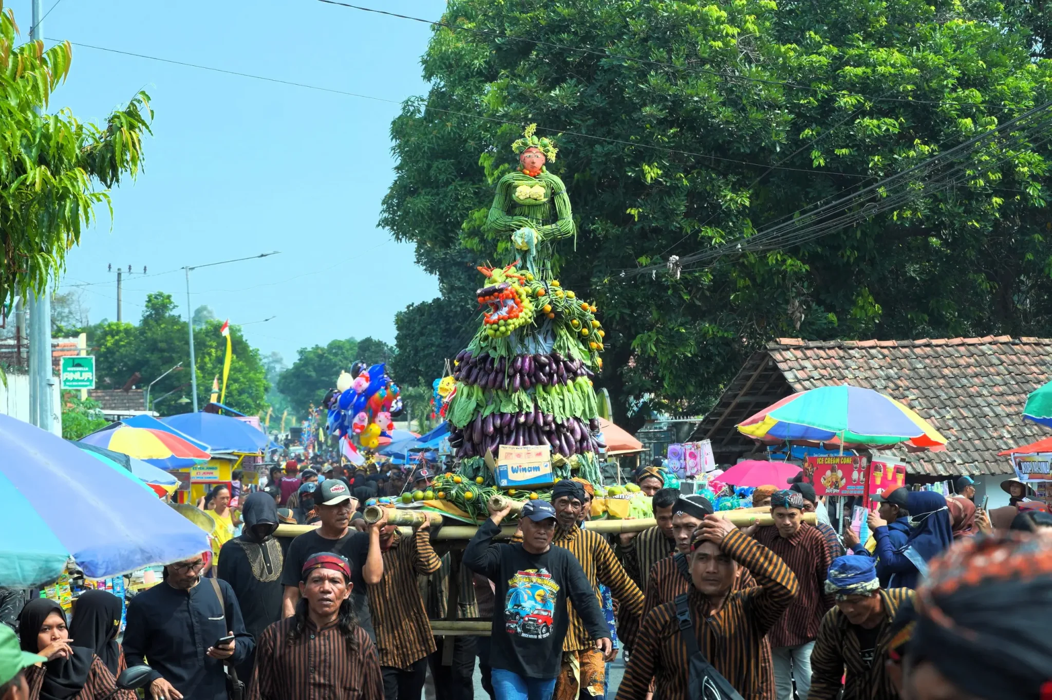 Kirab Budaya Desa Brumbung - Gunungan