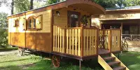 Holzwohnwagen mit Veranda