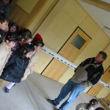 Schulklasse besucht den Computainer