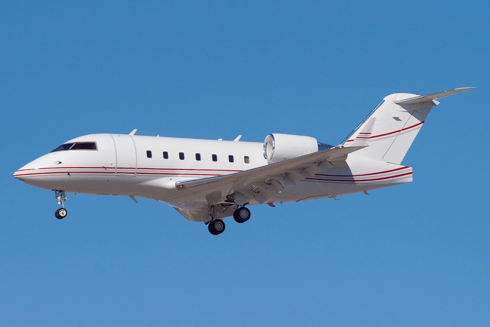 Challenger 600 — jet ejecutivo privado