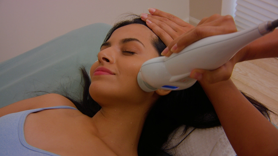 Cryo-Slimming facial and chin contouring treatment