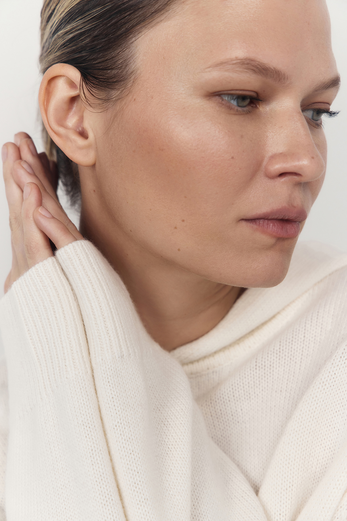 Beauty — cream turtleneck, natural skin