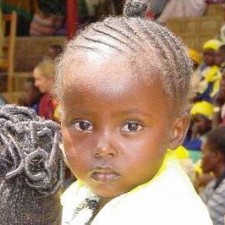 Porträt eines kleinen Mädchens aus der Gemeinde Makuyu