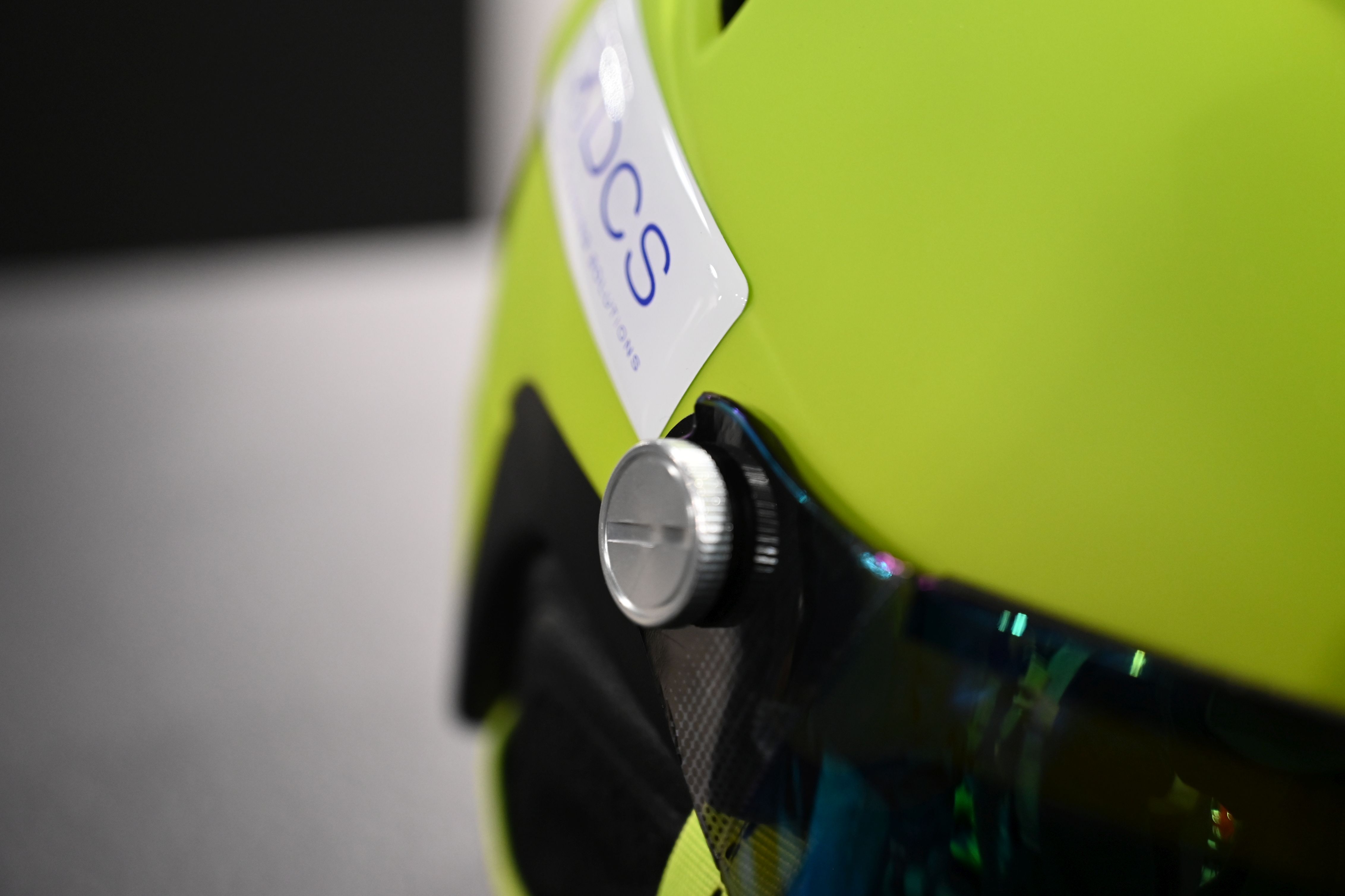 Kask operatora DCS z logo i pokrętłem regulacji