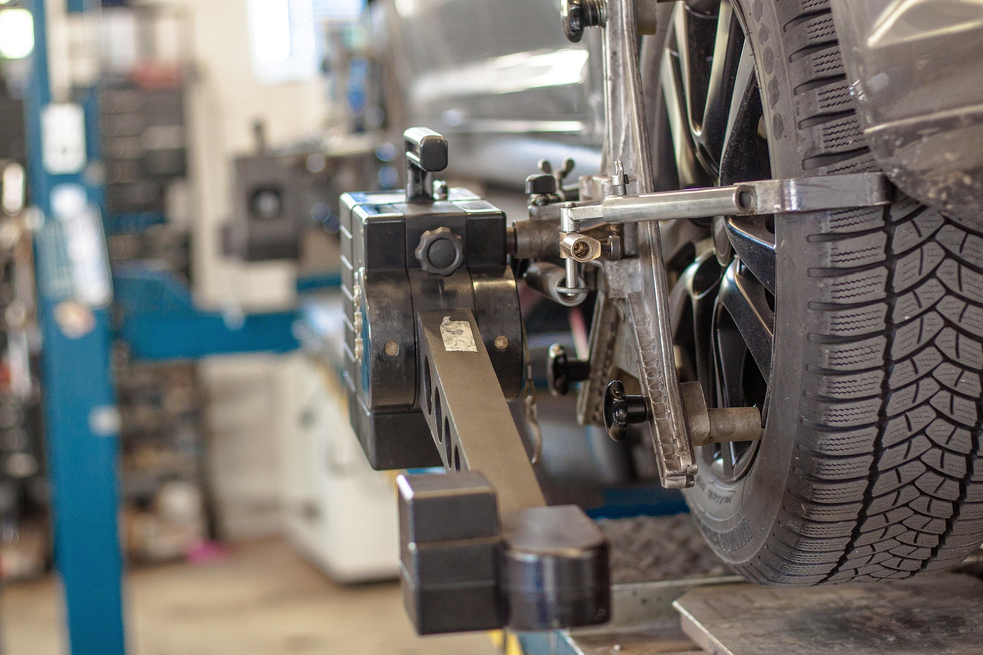 Werkstatt Radauswuchtmaschine mit professioneller Ausrüstung