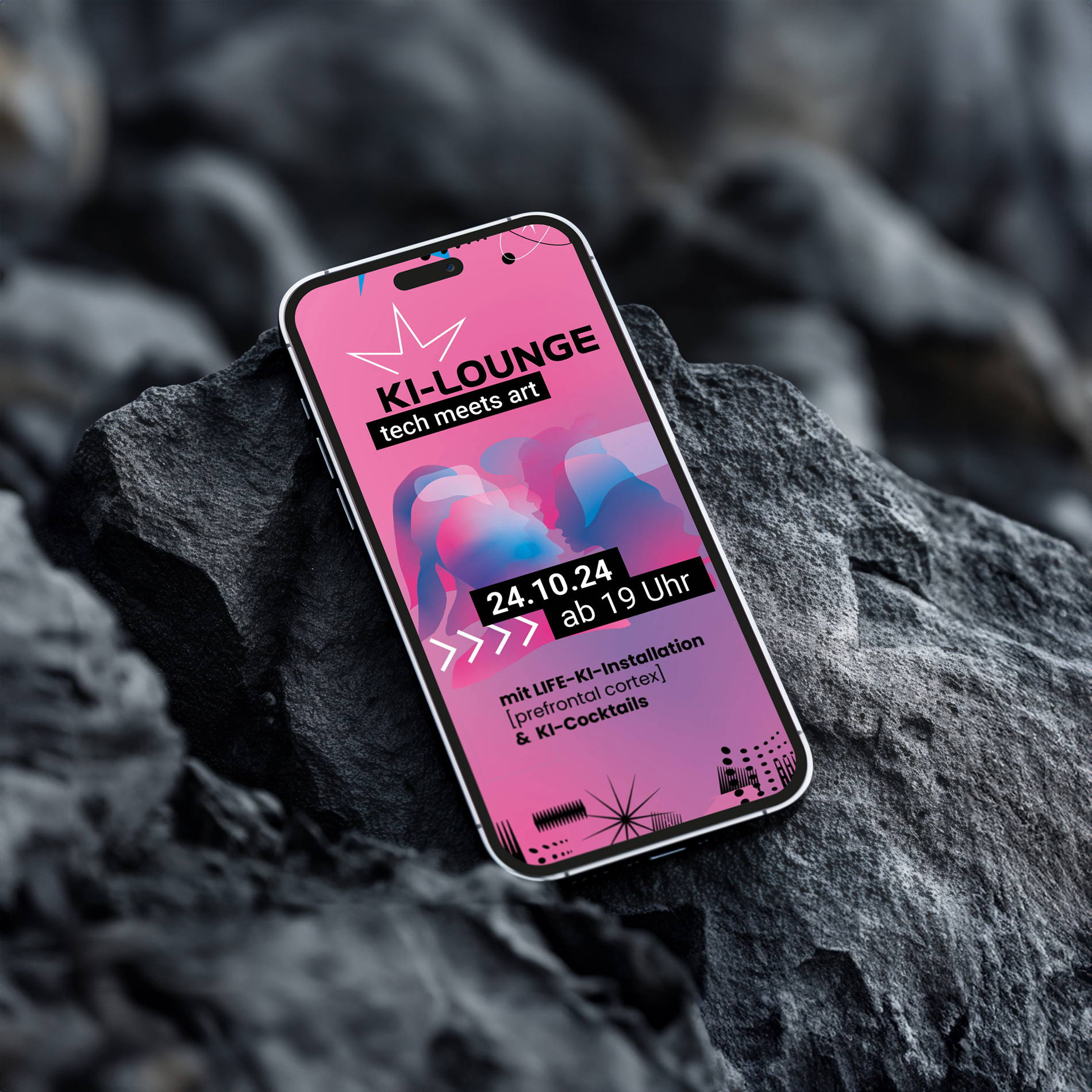 KI-Lounge-Social-Media-Motiv auf einem Smartphone vor dunklem Felsen