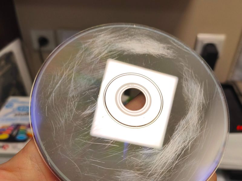 CD fortement rayé avant resurfaçage chez Game & Disc Montrichard