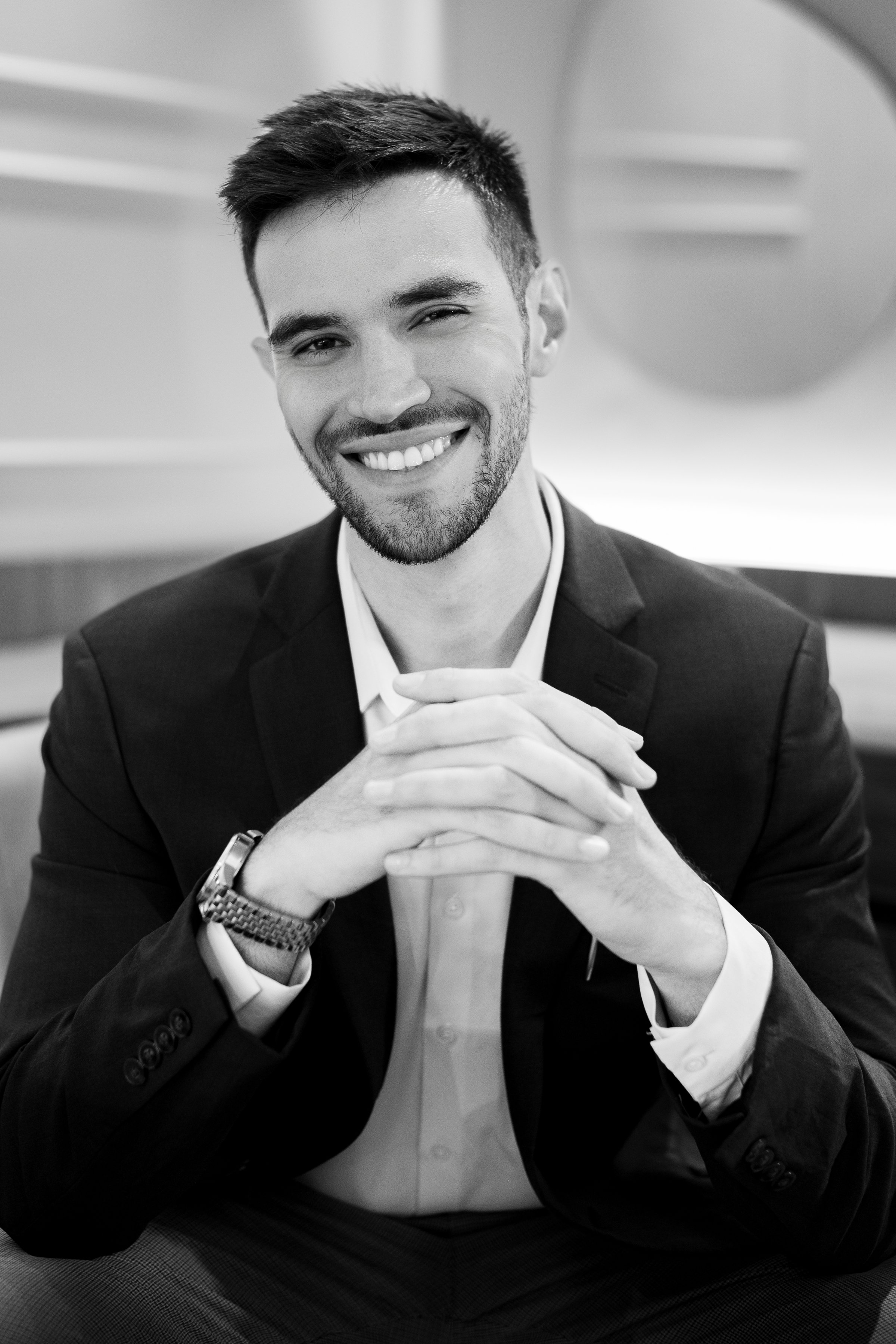 Dr. Caio Perret - Neurocirurgião