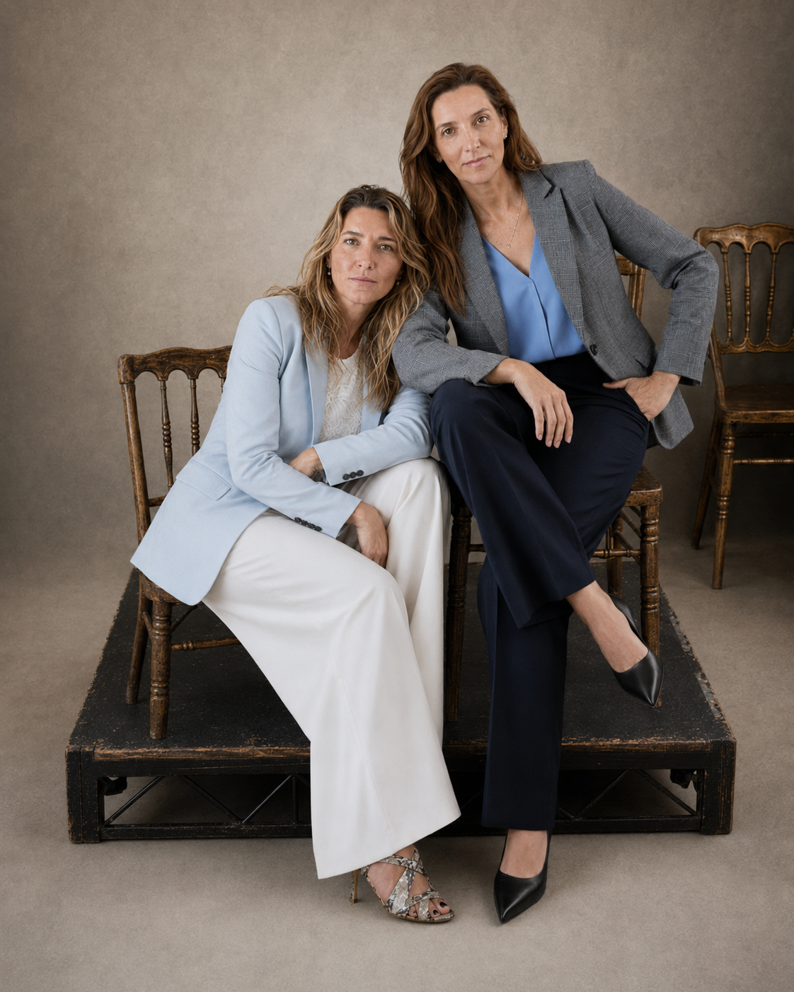 Dos consultoras sentadas juntas