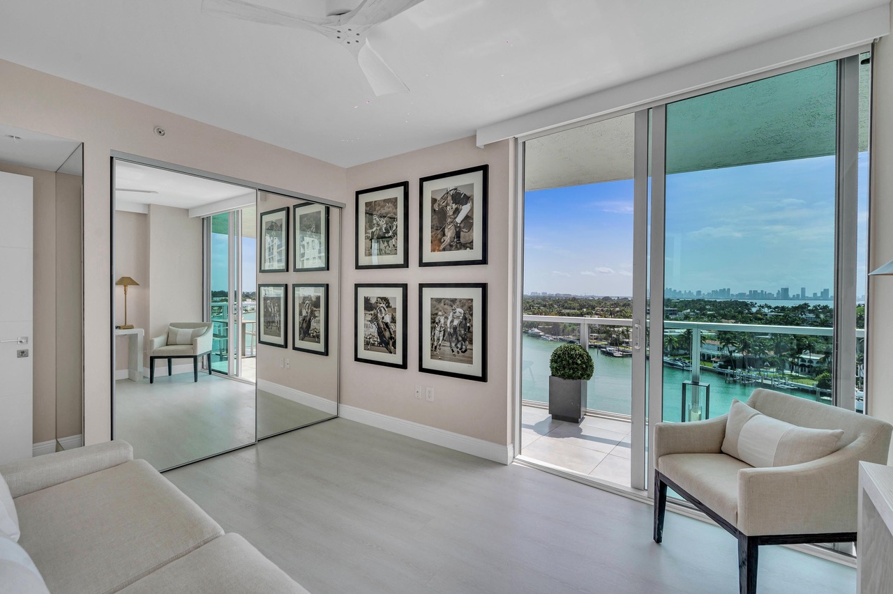 Miami Apartment - Room with Gallery Wall