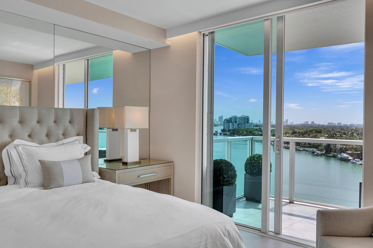 Miami Apartment - Bedroom with Water View