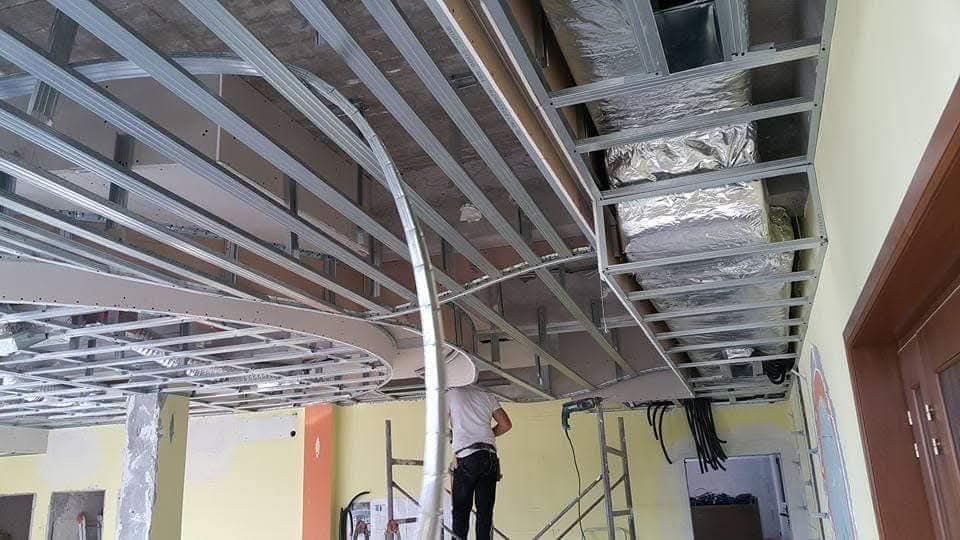 Struttura curva per controsoffitto