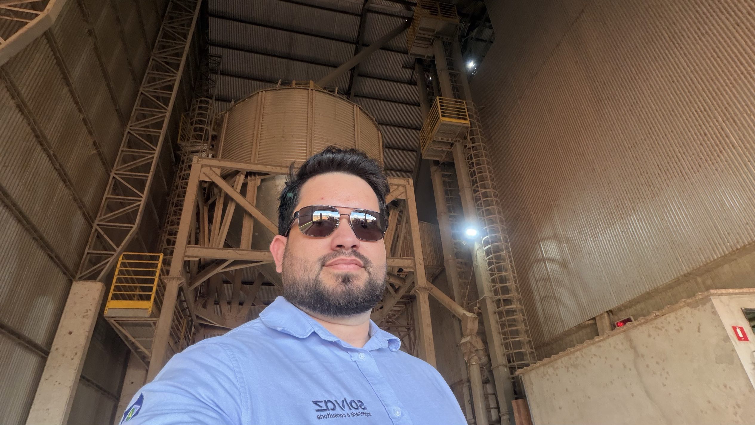 Engenheiro da Solvaz em inspeção técnica em unidade industrial