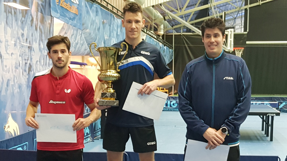 Enzo Angles on the podium with the trophy after winning the 2021 Finlandia Open