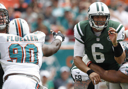 Andre Fluellen in Miami Dolphins #90 jersey rushing the quarterback