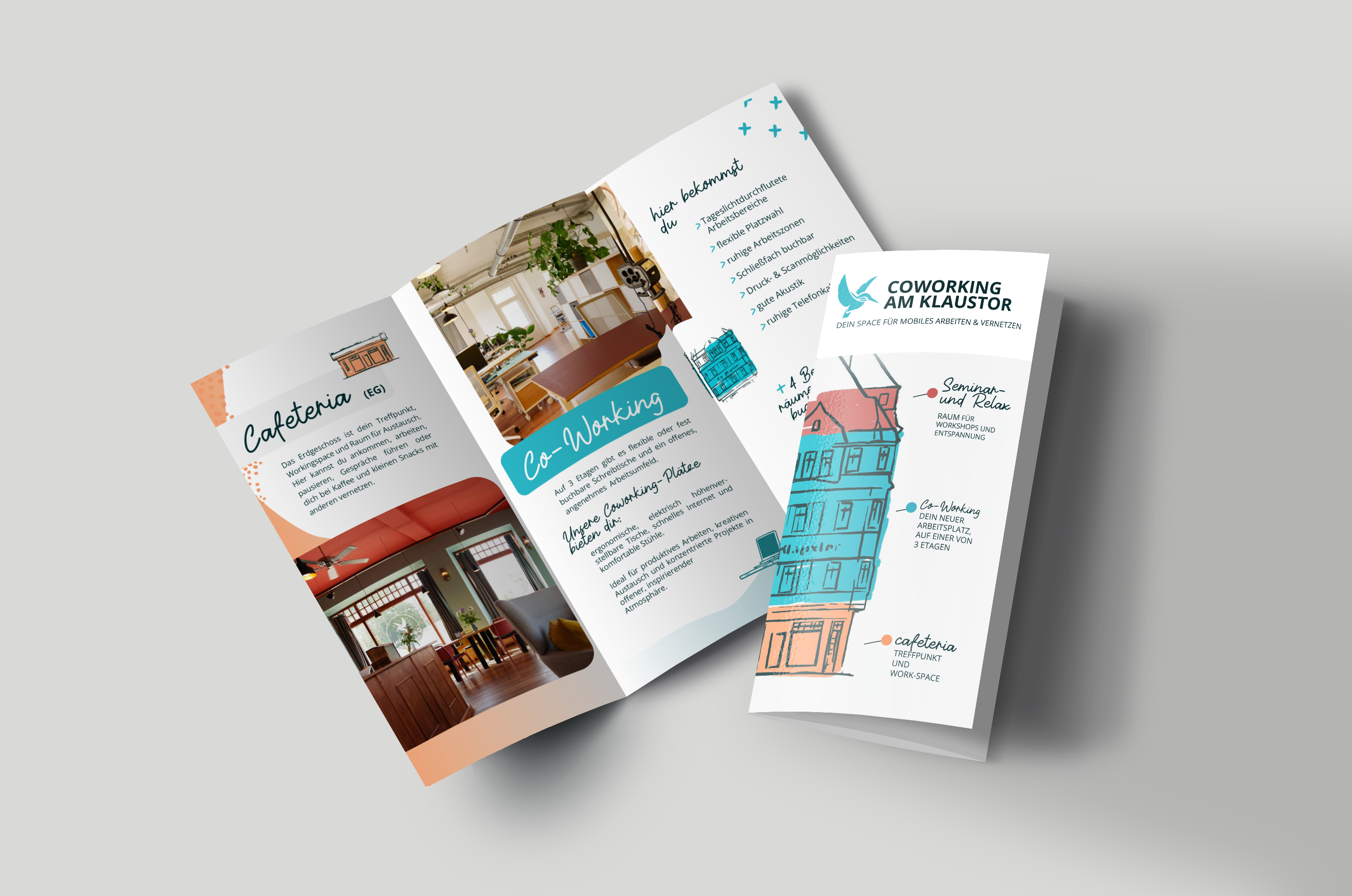 Aufgefalteter Flyer für Coworking am Klaustor mit illustriertem Stadtgebäude