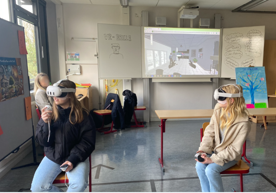 Studenten im Klassenzimmer nutzen VR-Headsets für immersives Training
