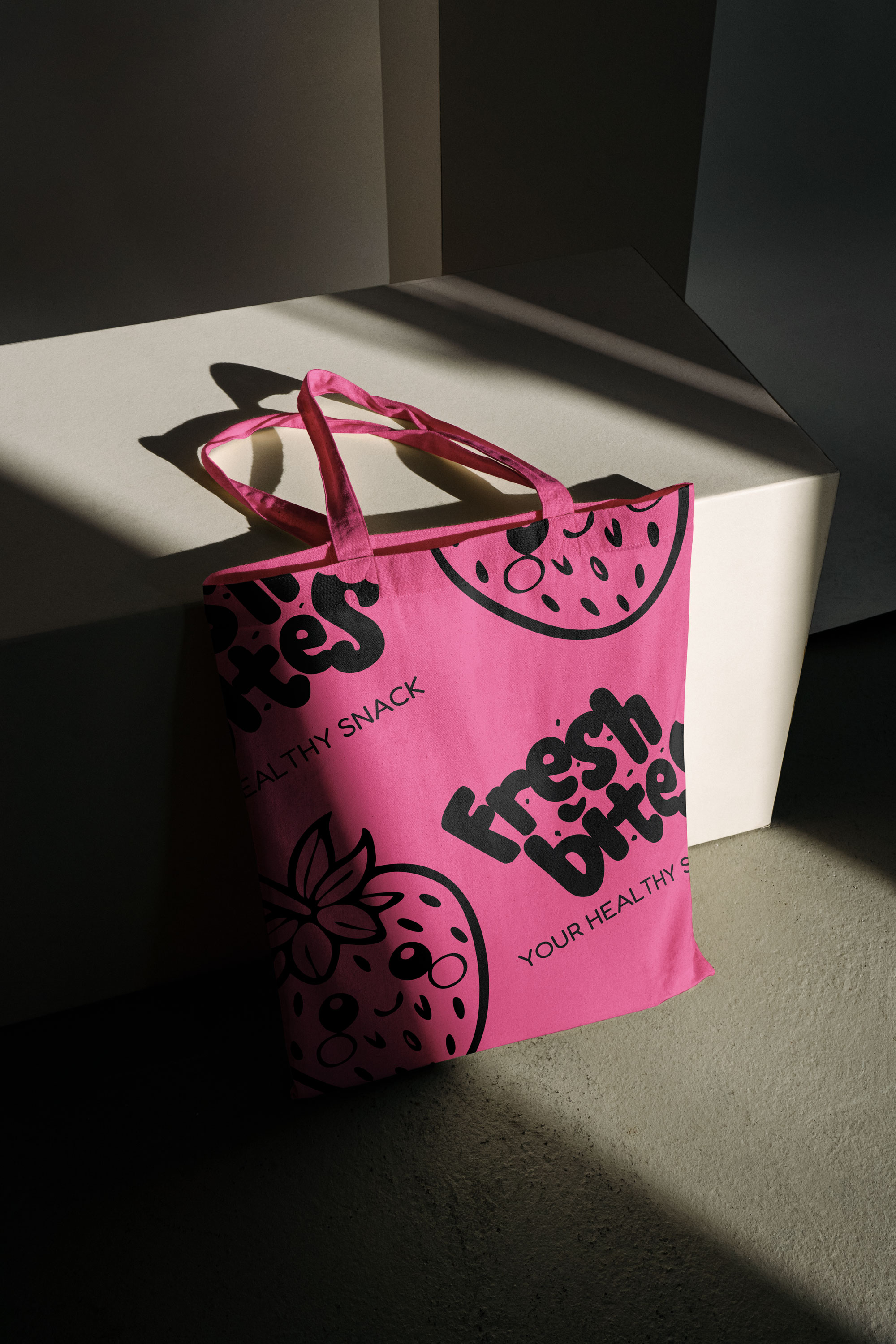Pinkfarbene Fresh Bites Tragetasche mit auffälligem Markendesign