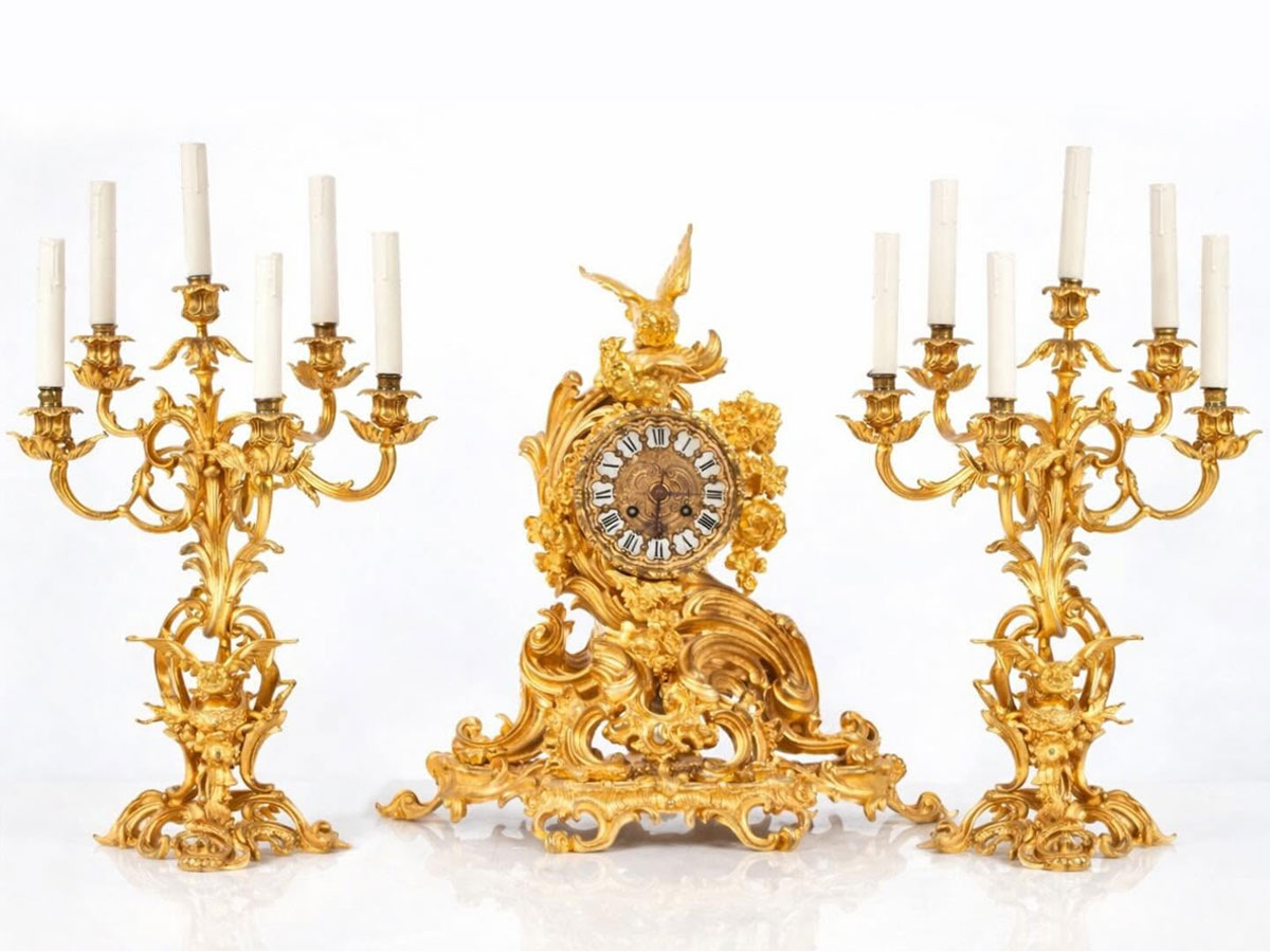 Pendule et chandeliers d'apparat en bronze doré