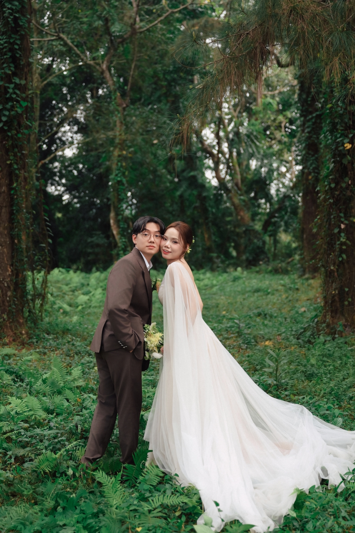 Anh cuoi rung xanh