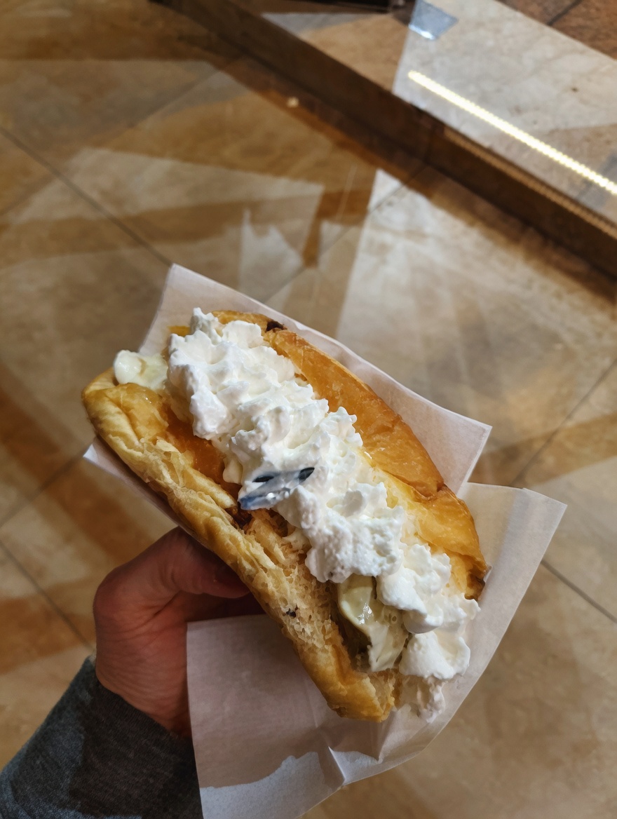 Cream-filled brioche