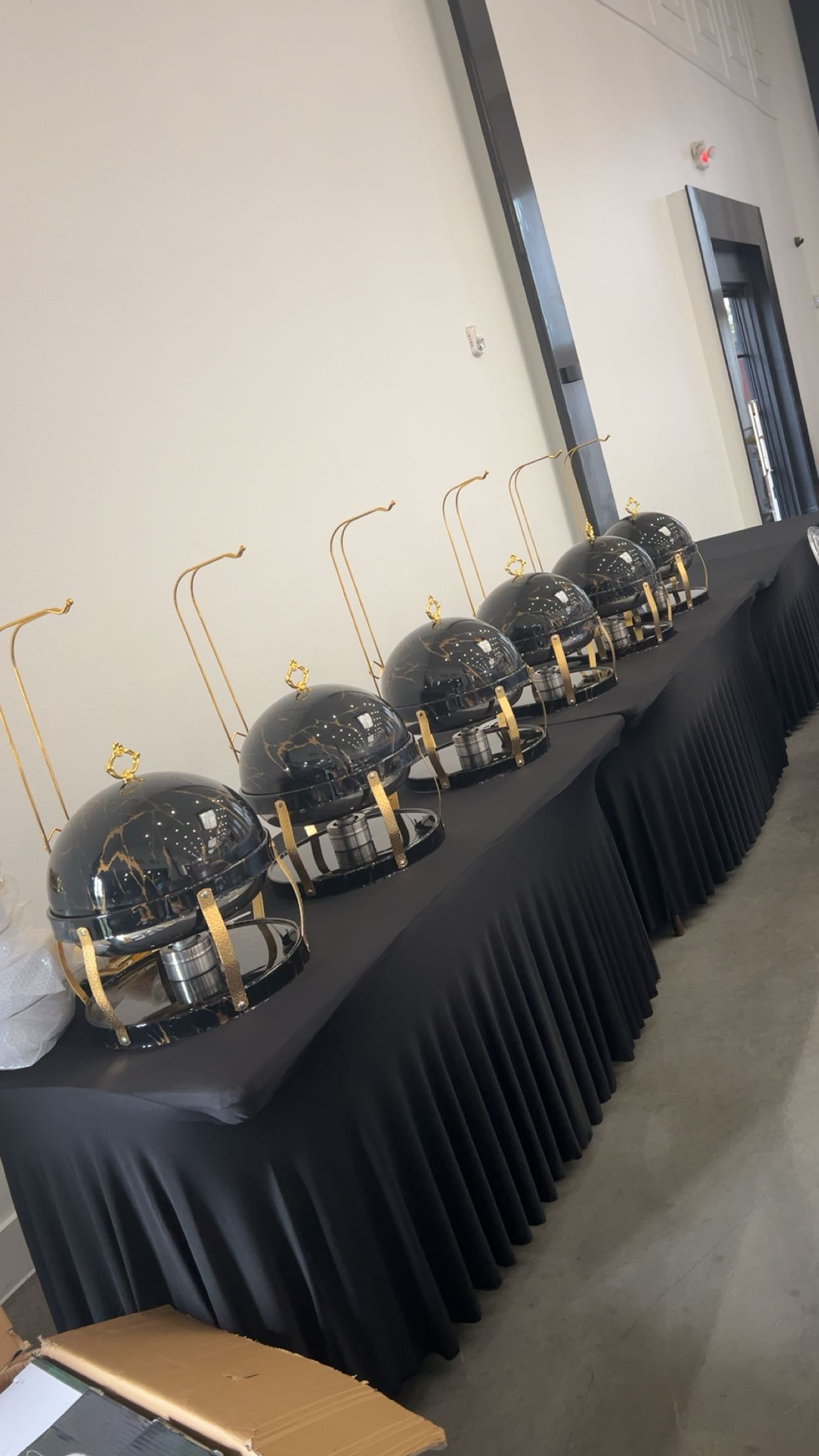 Black and gold marble pattern chafing dishes