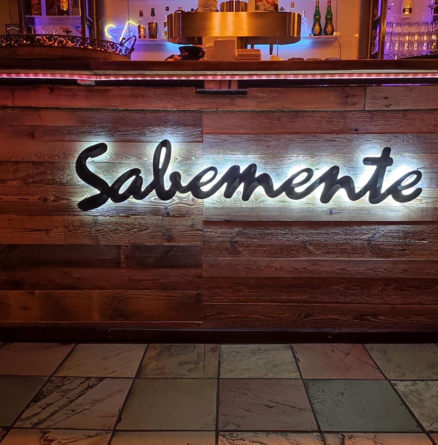 Sabemente – Backlit-Buchstaben