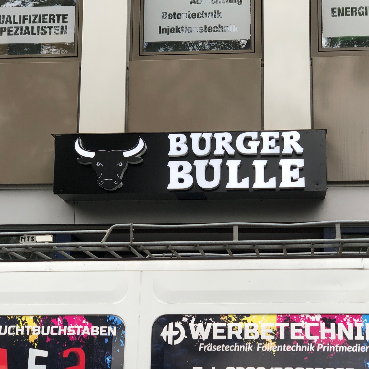 Burger Bulle – Leuchtkastenanlage