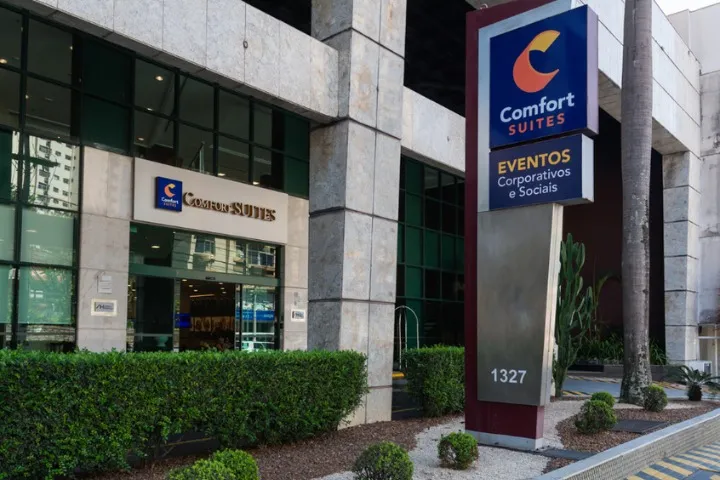 Fachada do Comfort Suites