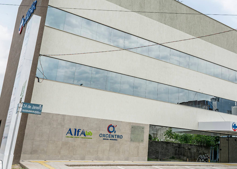 Fachada lateral do prédio do OxCentro Centro Médico