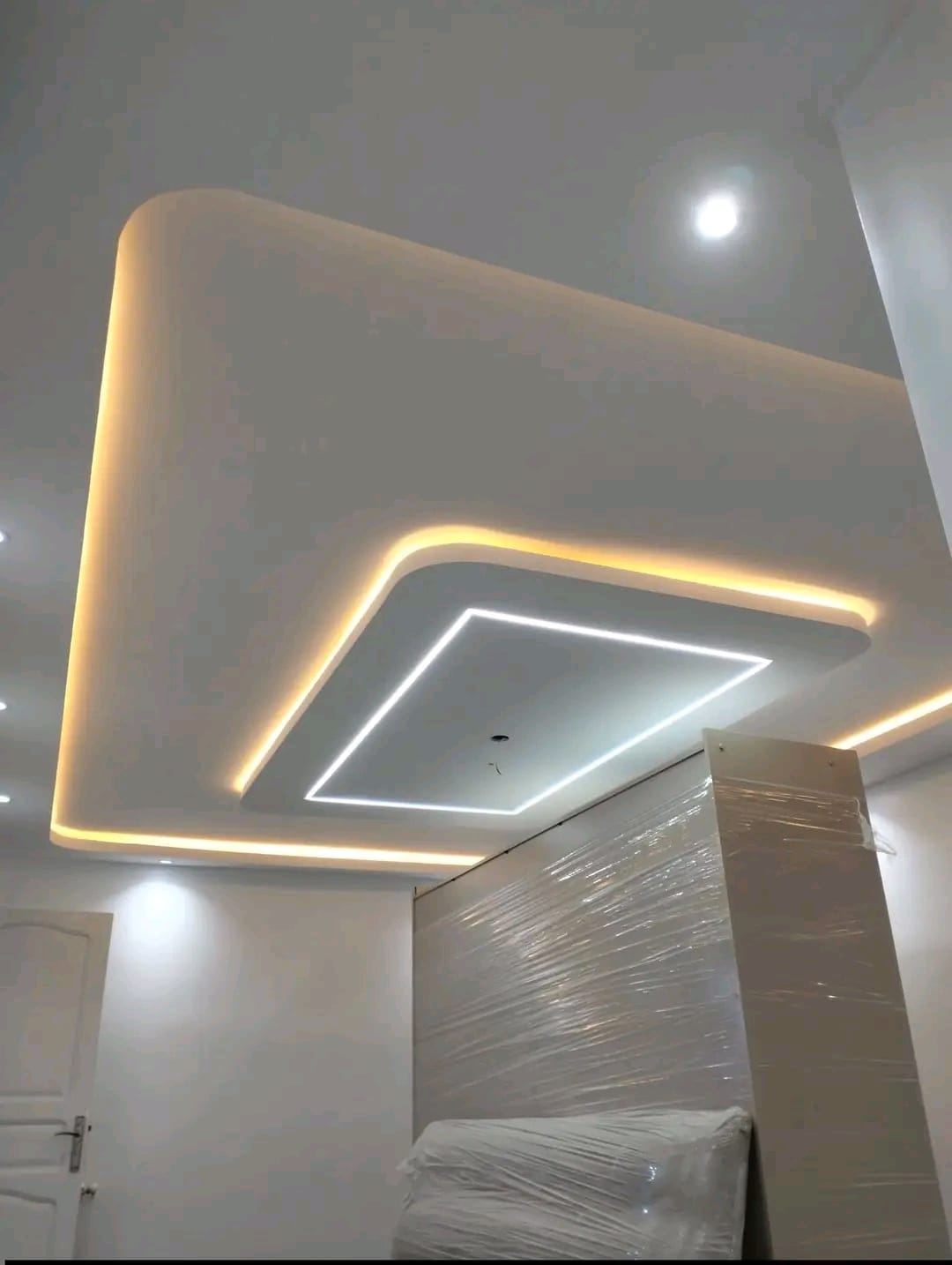 Warm cove-lit curved ceiling installation