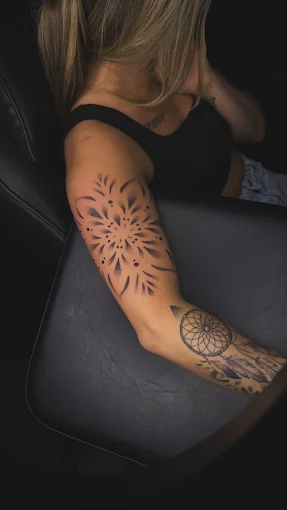 Mandala und Dreamcatcher Tattoo