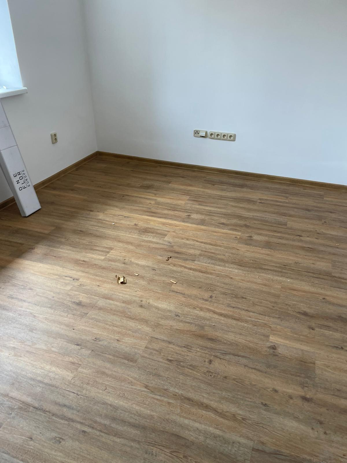 Realizace podlahy — chodba s vinylovou podlahou