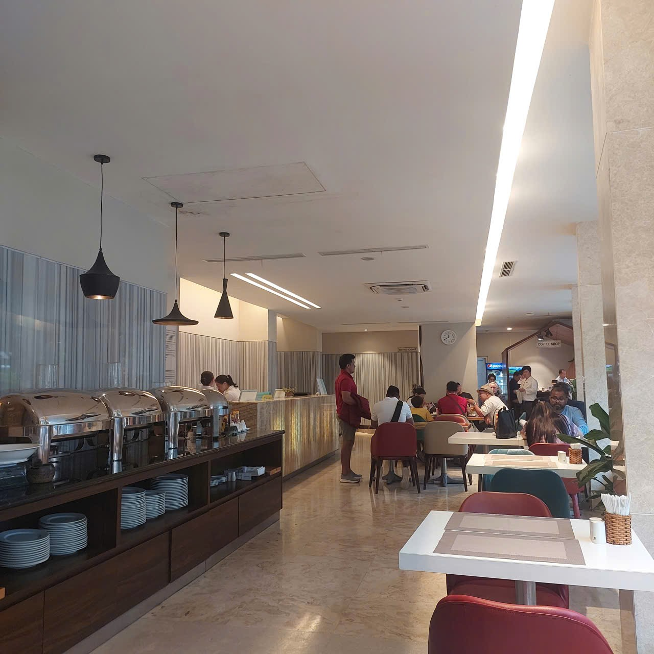 Dining room and breakfast service at 187 Liberty Hotel