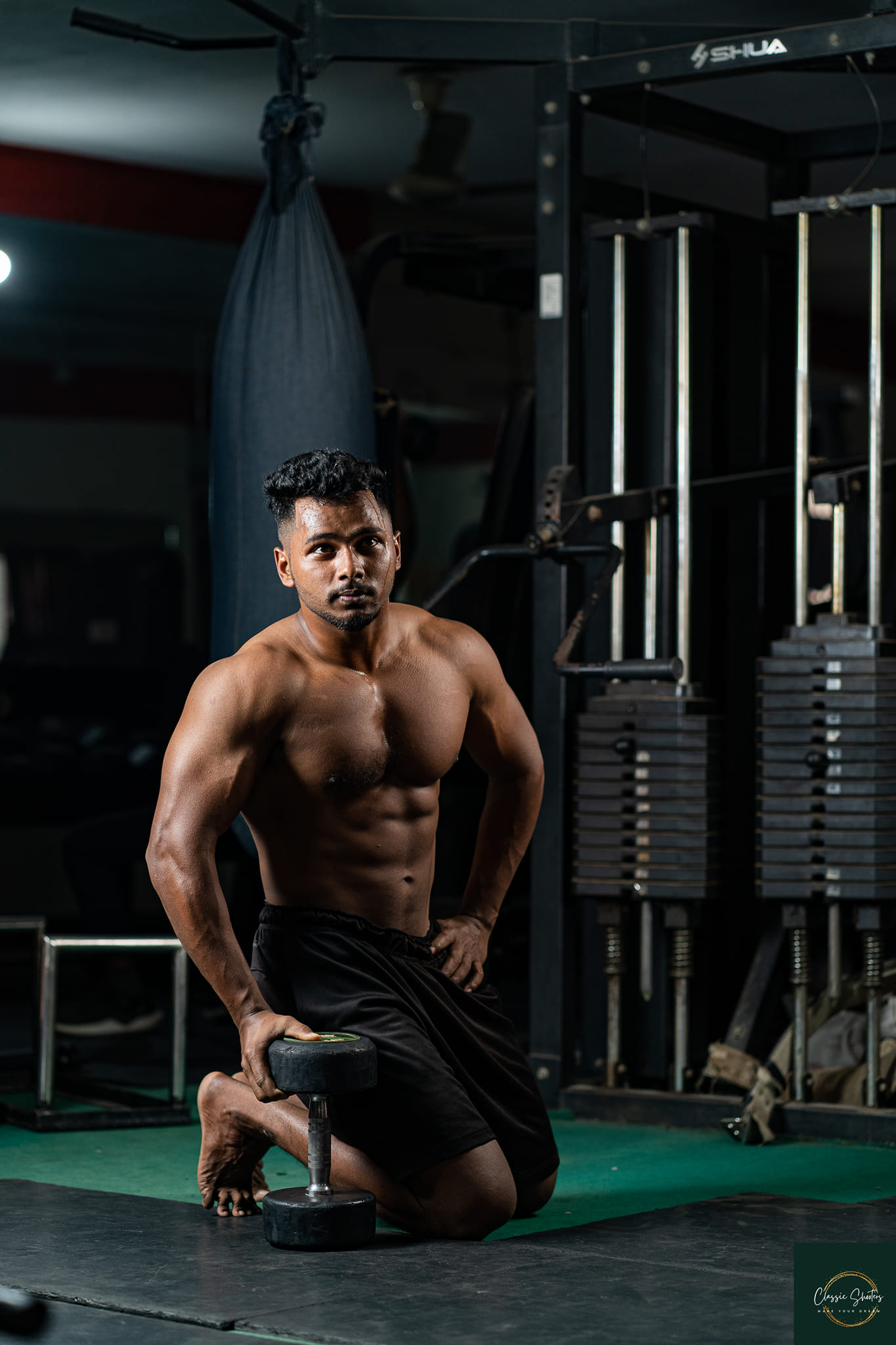 Trainer with kettlebell
