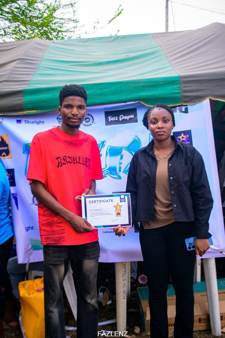 Motunrayo receiving certificate