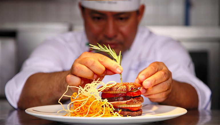 Chef Chef André Menezes do restaurante Brasa & Lenha