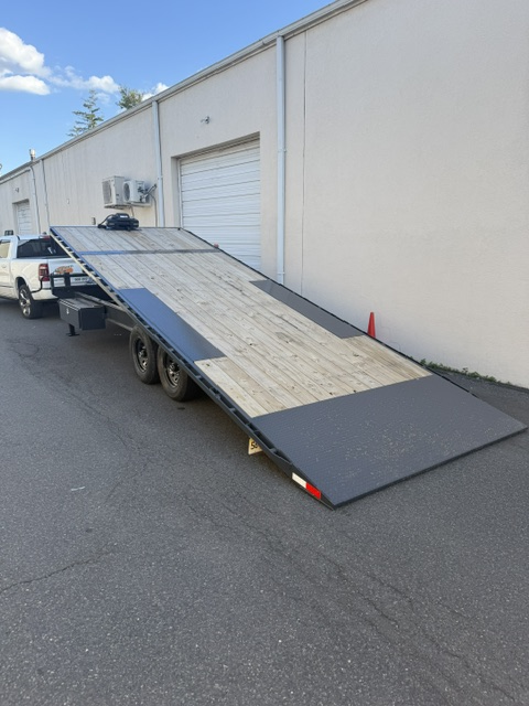 Deckover Tilt - Lamar 24ft - Detail view 2 - Premium rental option in Hillsborough Somerset County NJ