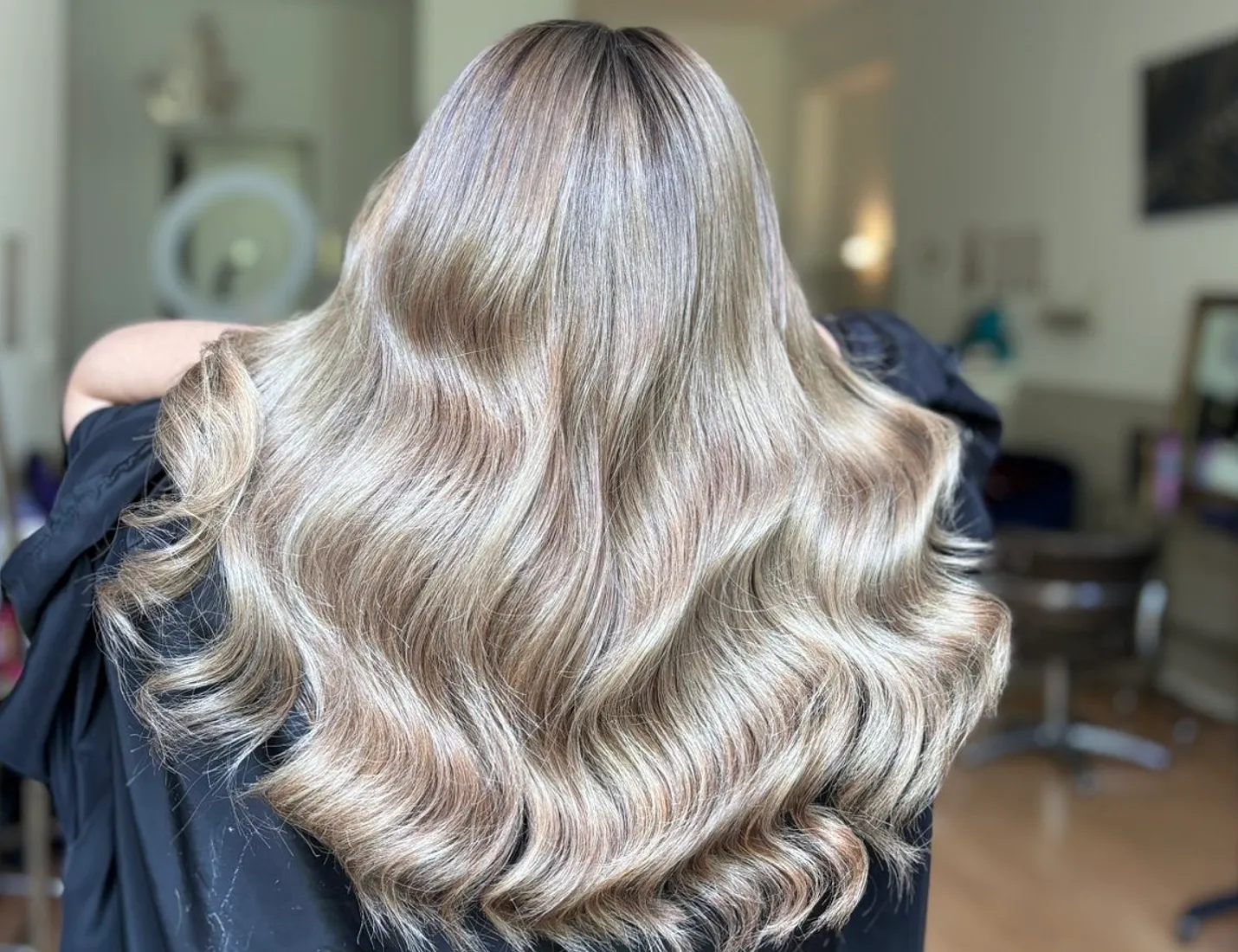 Coiffure blonde wavy