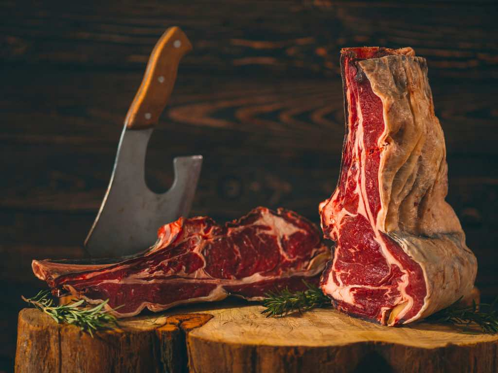 Tomahawk Dry-Aged - Maturado a seco por 30 dias para desenvolvimento intenso de sabor