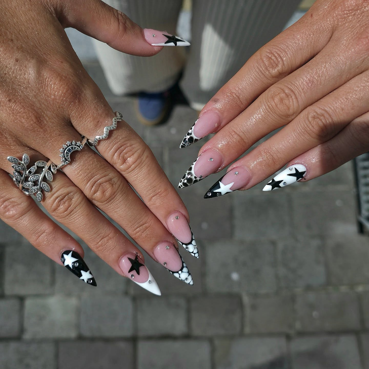 Pink and white star pattern nail art