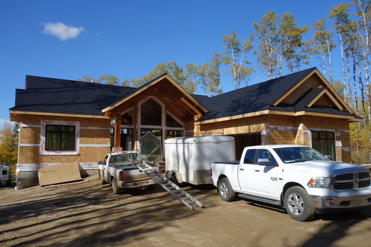 Bungalow with timber frame entry