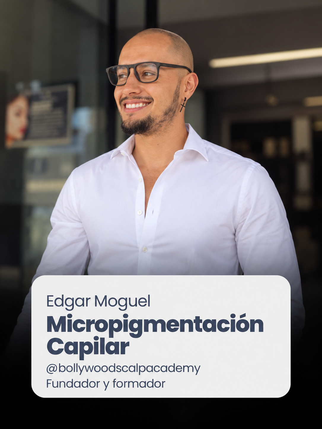 Presentación de Edgar Moguel sobre micropigmentación capilar, con retrato en una clínica.