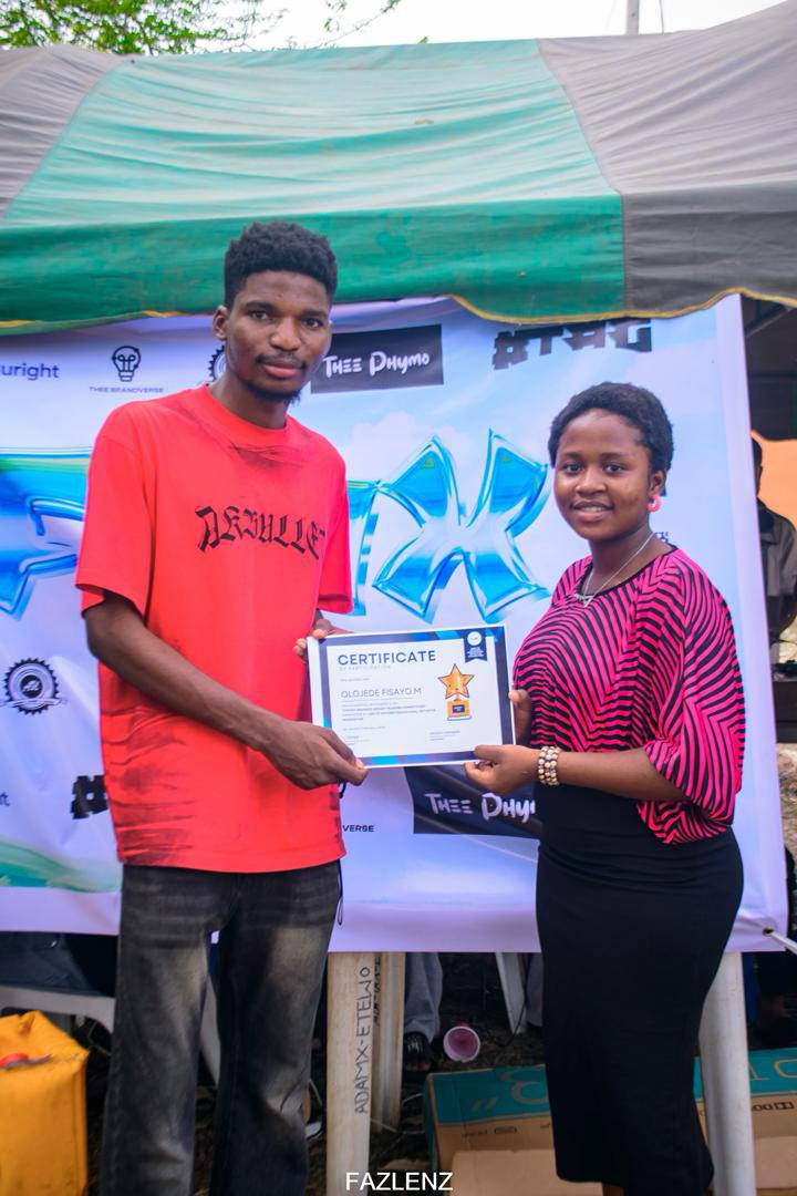 Olojede Fisayo M receiving certificate