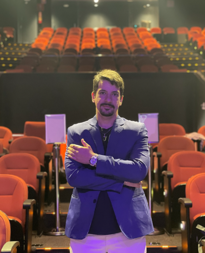Higor Favett em auditório