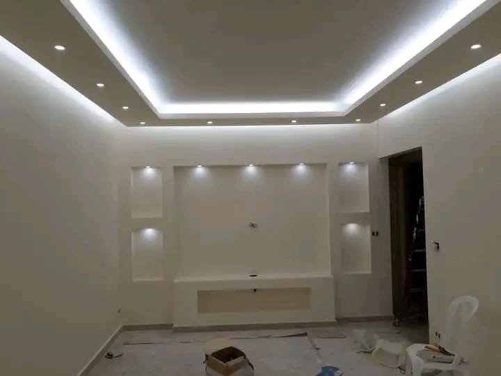Recessed tray ceiling and media wall in a living room
