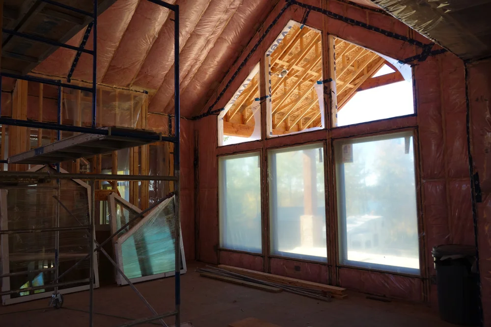 Interior insulation stage with large windows